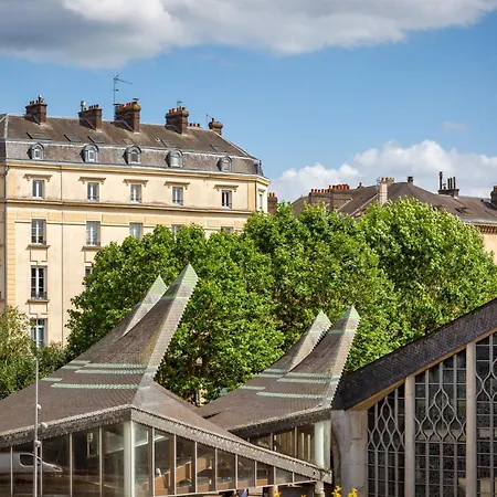 Le Jeanne D'arc, Vue Sur La Place Du Vieux Marche Rouen