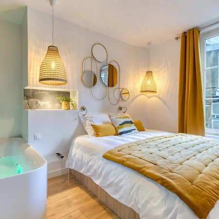 Le Jeanne D'arc, Vue Sur La Place Du Vieux Marche Lägenhet *