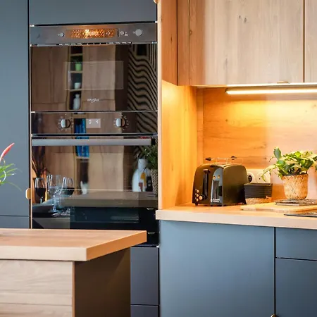 Le Jeanne D'arc, Vue Sur La Place Du Vieux Marche *