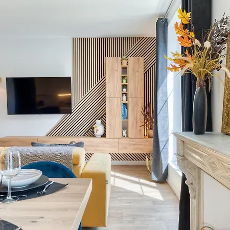 Le Jeanne D'arc, Vue Sur La Place Du Vieux Marche * Rouen