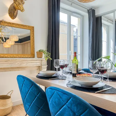 Le Jeanne D'arc, Vue Sur La Place Du Vieux Marche Rouen