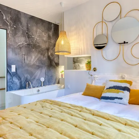 Le Jeanne D'arc, Vue Sur La Place Du Vieux Marche Апартаменты