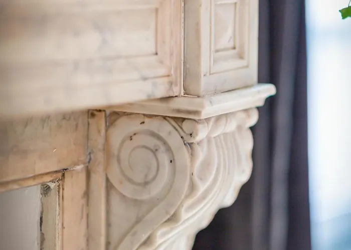 Le Jeanne D'arc, Vue Sur La Place Du Vieux Marche