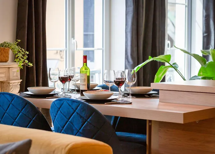 Le Jeanne D'arc, Vue Sur La Place Du Vieux Marche Apartman *