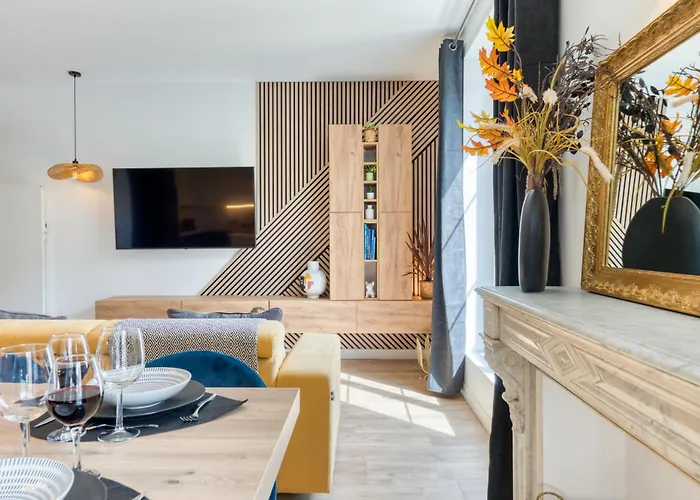 Le Jeanne D'arc, Vue Sur La Place Du Vieux Marche * Руан