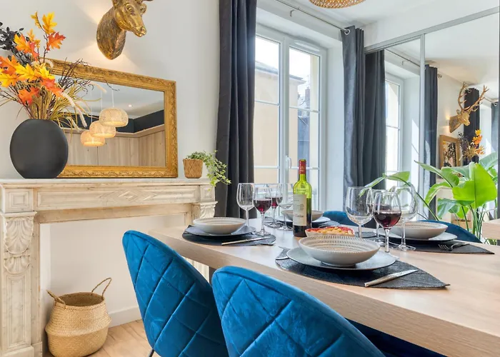 Le Jeanne D'arc, Vue Sur La Place Du Vieux Marche Rouen